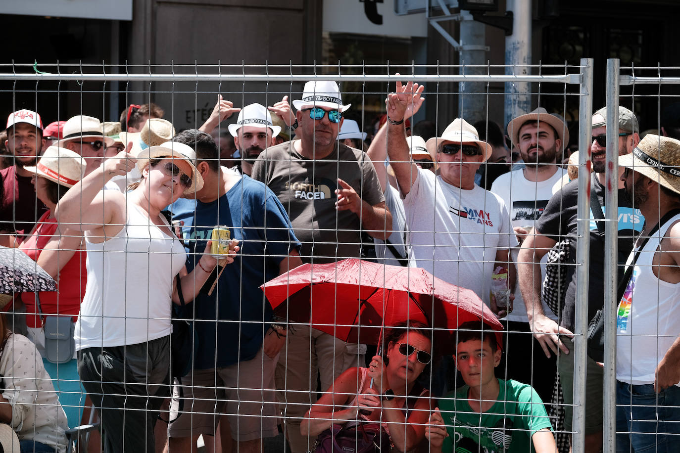 Estallido de la penúltima mascletà del concurso de Luceros en Hogueras