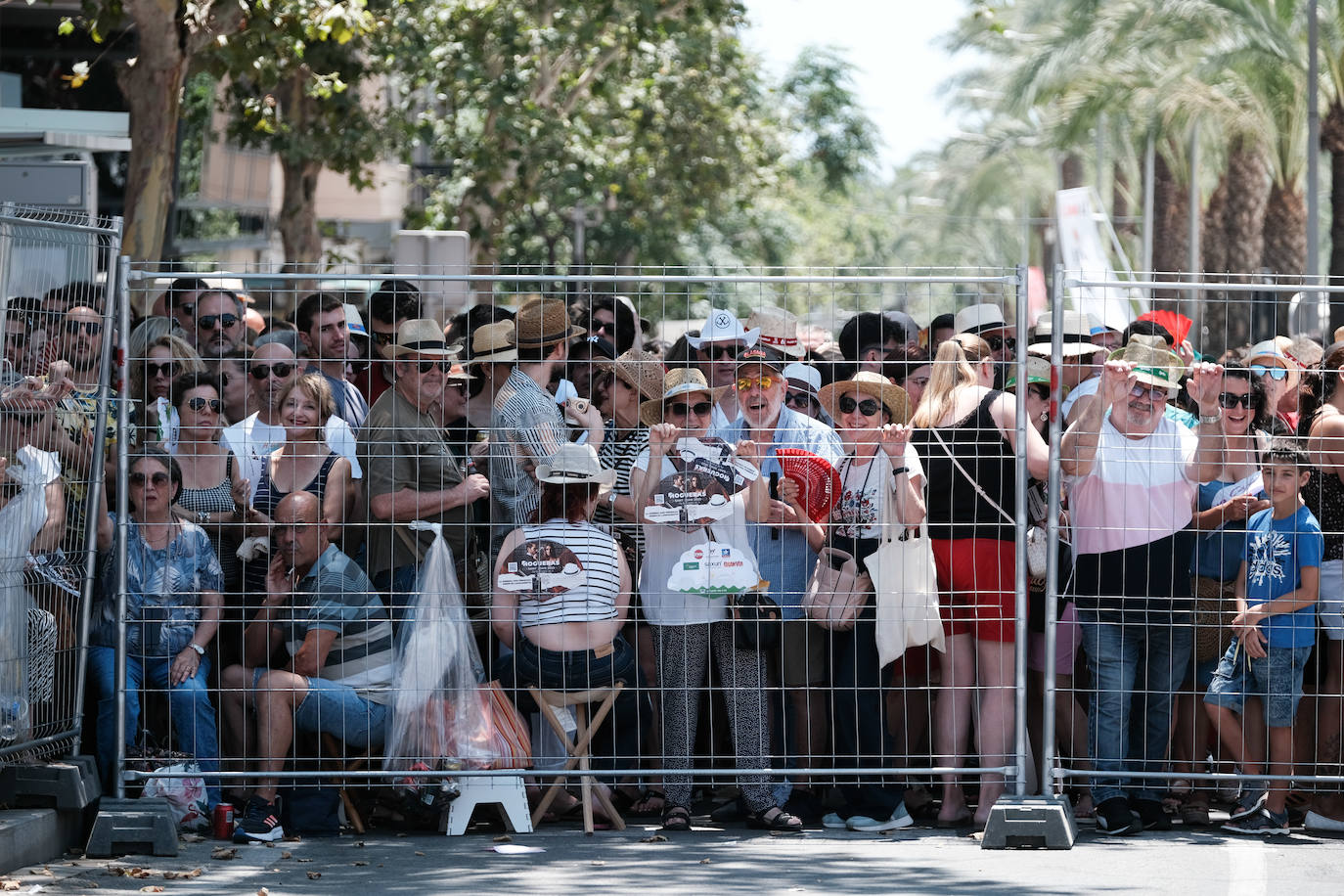 Estallido de la penúltima mascletà del concurso de Luceros en Hogueras