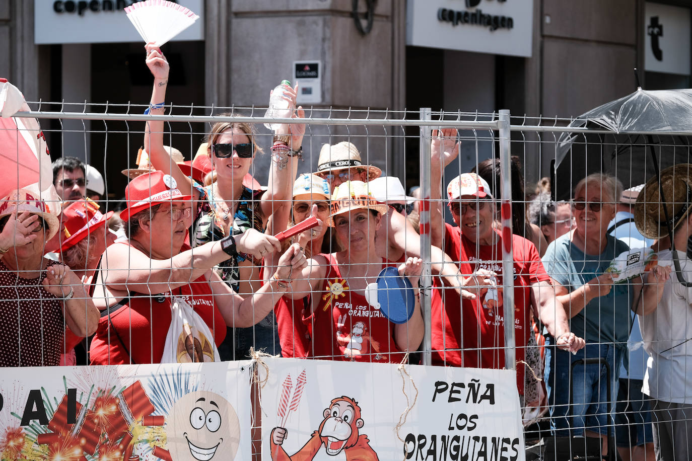 Estallido de la penúltima mascletà del concurso de Luceros en Hogueras