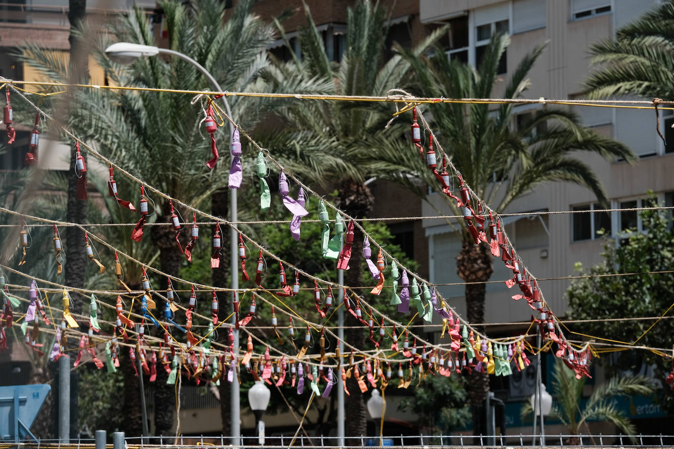 Estallido de la penúltima mascletà del concurso de Luceros en Hogueras