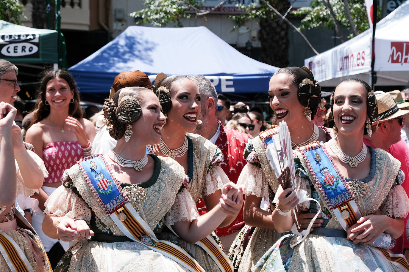Estallido de la penúltima mascletà del concurso de Luceros en Hogueras