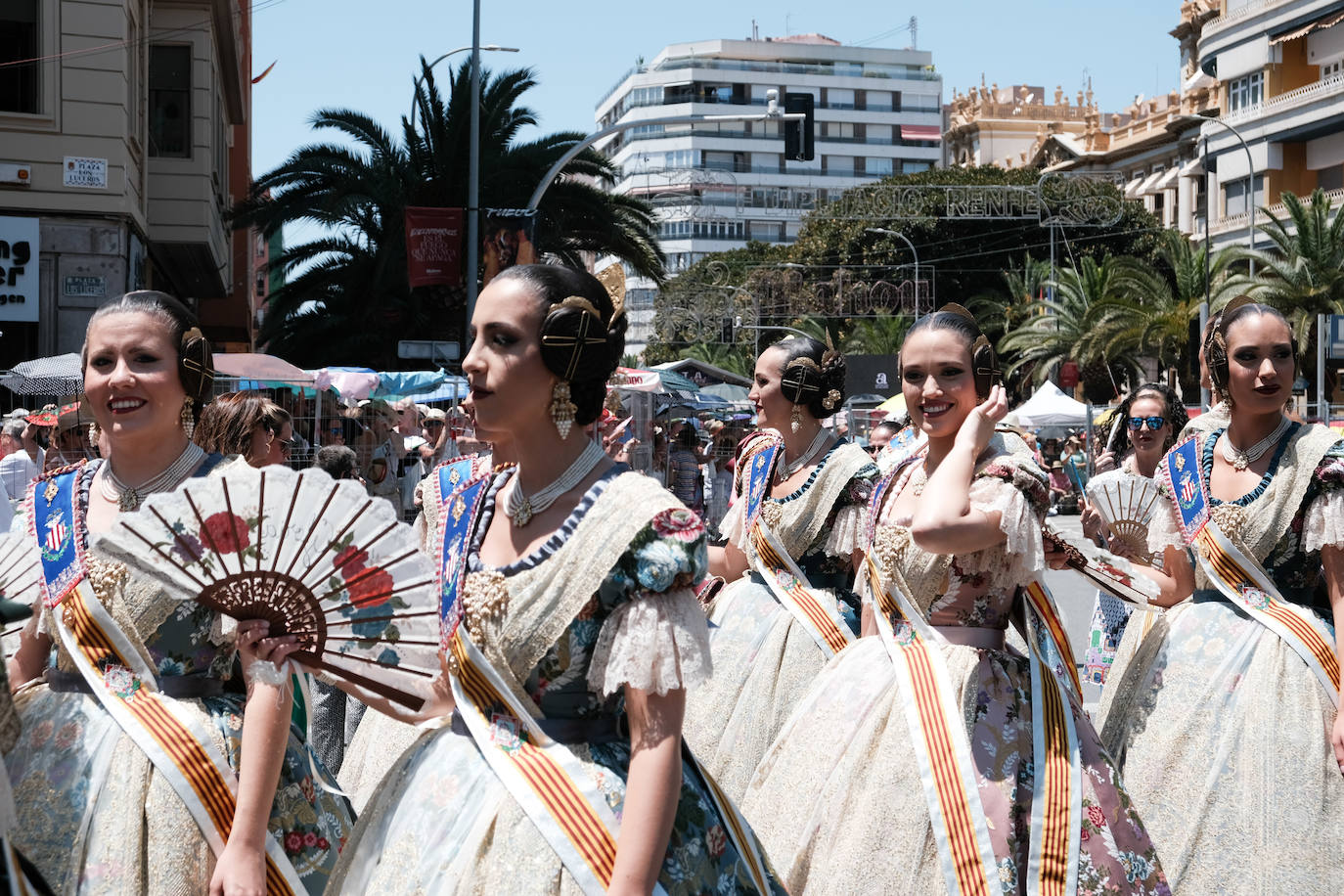 Estallido de la penúltima mascletà del concurso de Luceros en Hogueras