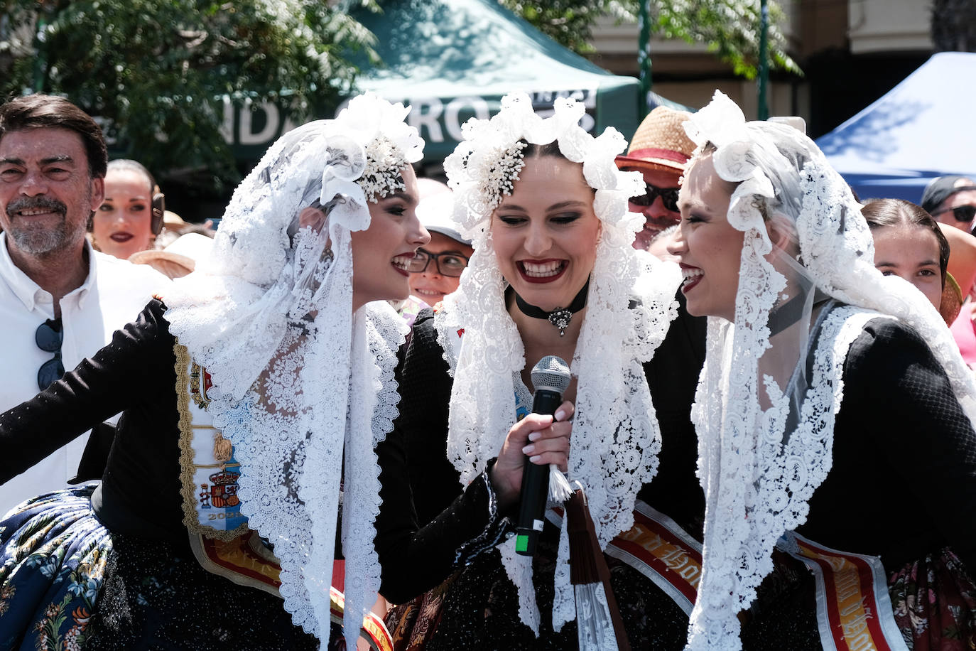 Estallido de la penúltima mascletà del concurso de Luceros en Hogueras