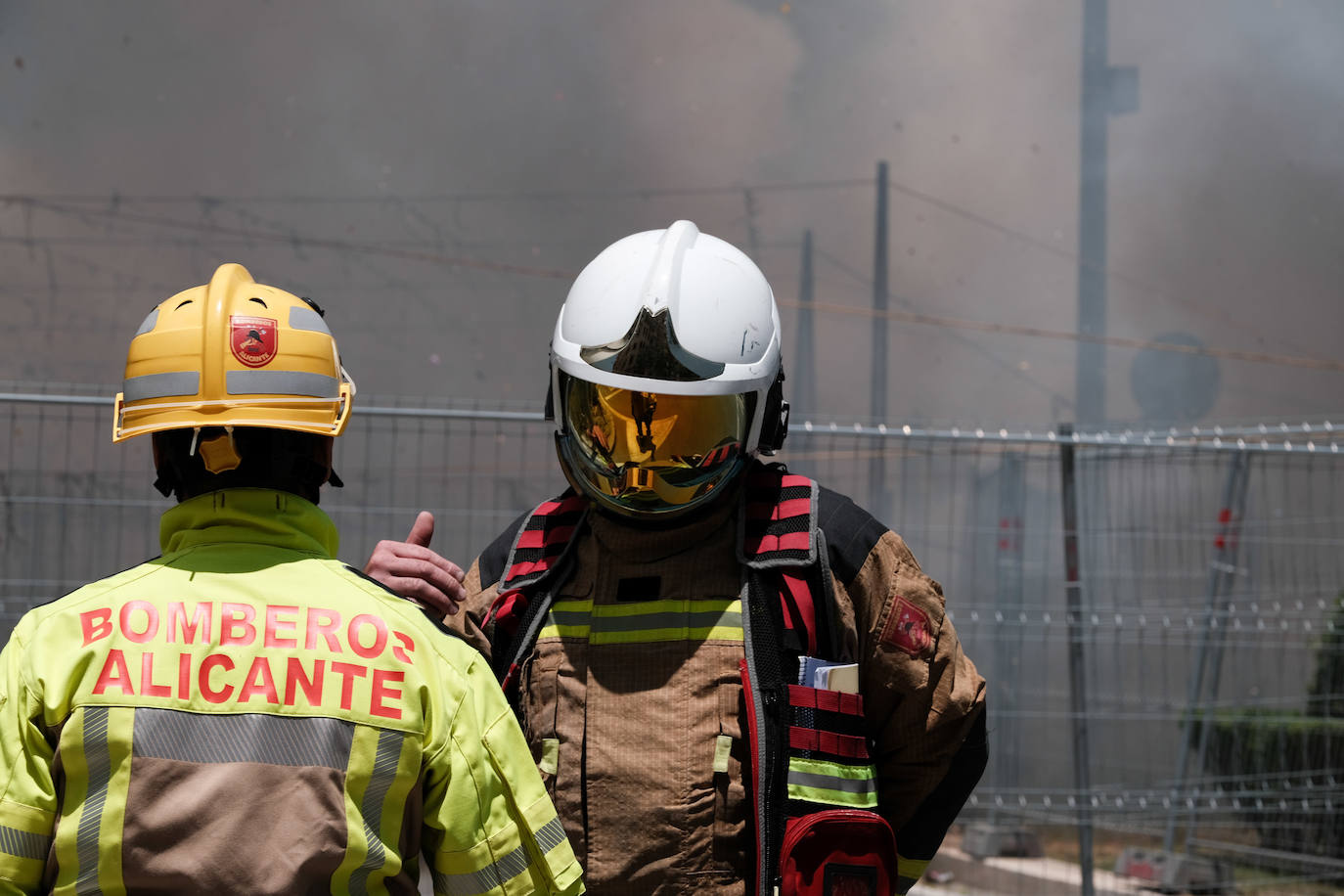 Estallido de la penúltima mascletà del concurso de Luceros en Hogueras