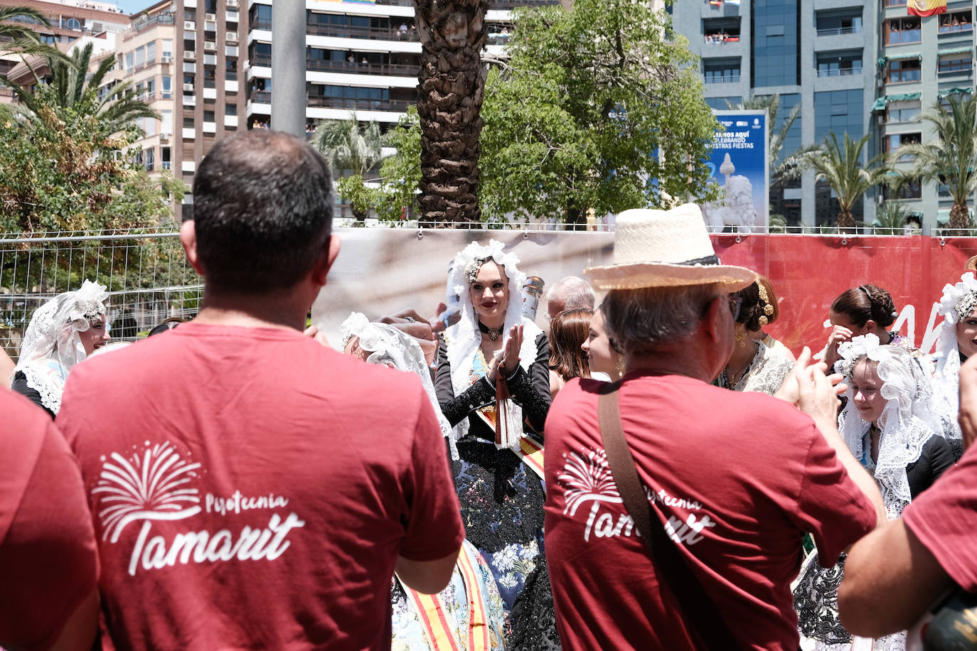Estallido de la penúltima mascletà del concurso de Luceros en Hogueras
