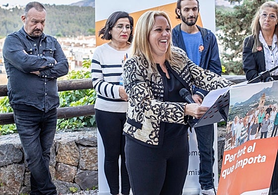 Ángela Fuster durante un acto de su partido en Polop