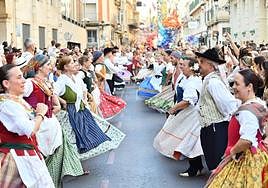 Alegría y tradición en la Dansà d'Alacant