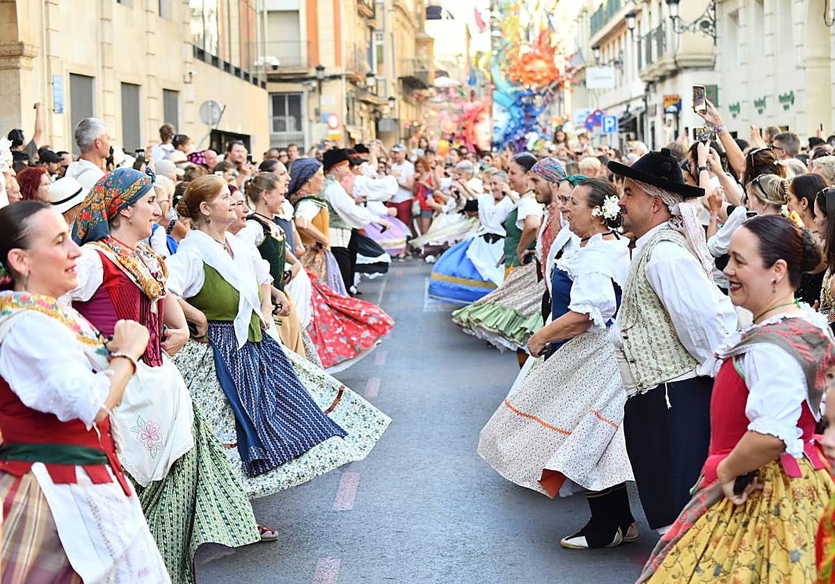 Alegría y tradición en la Dansà d&#039;Alacant