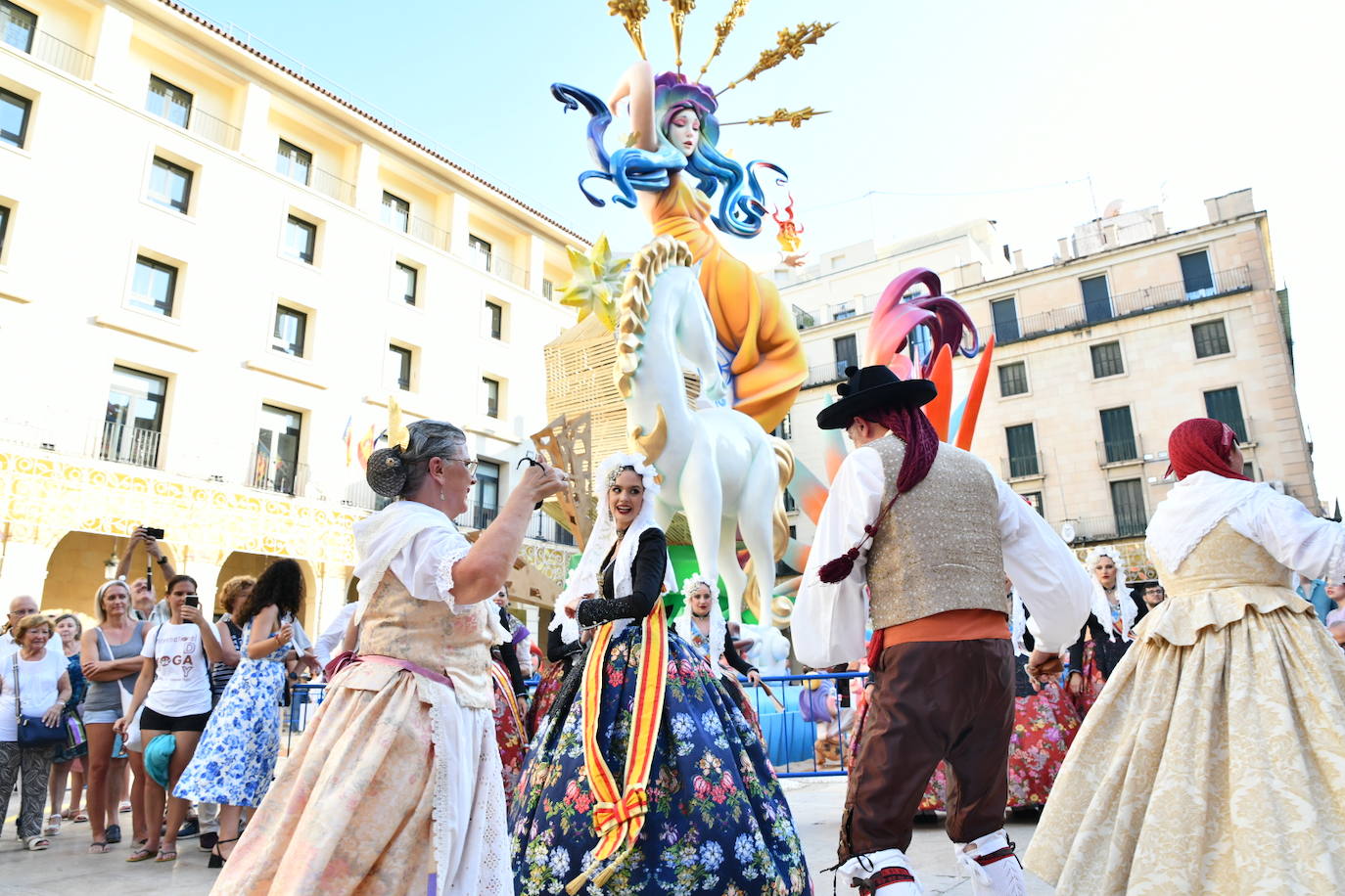 Alegría y tradición en la Dansà d&#039;Alacant