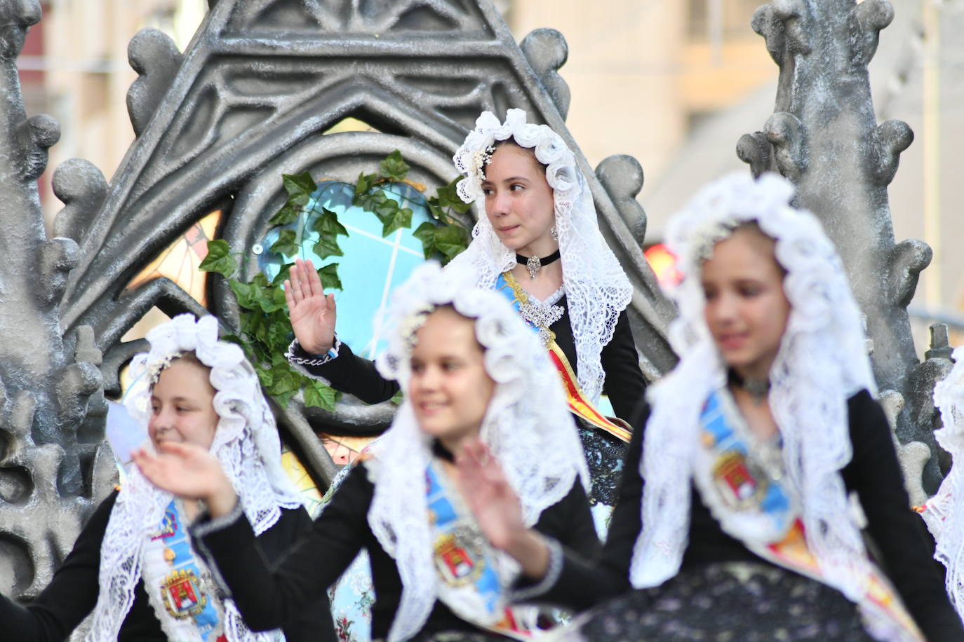 Música y arte del mundo en el Desfile Folclórico Internacional de Alicante