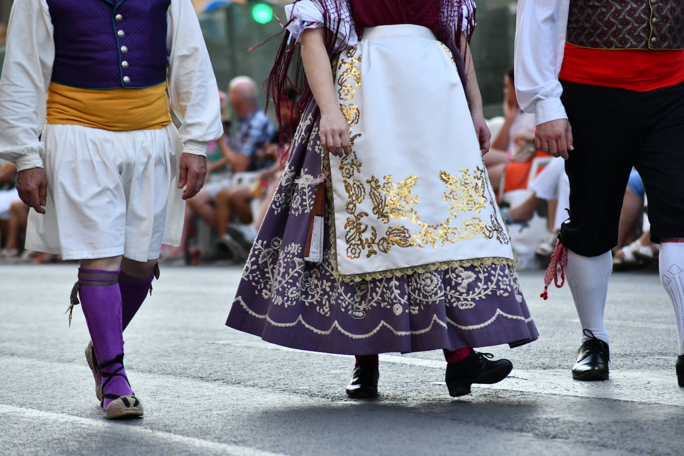 Música y arte del mundo en el Desfile Folclórico Internacional de Alicante