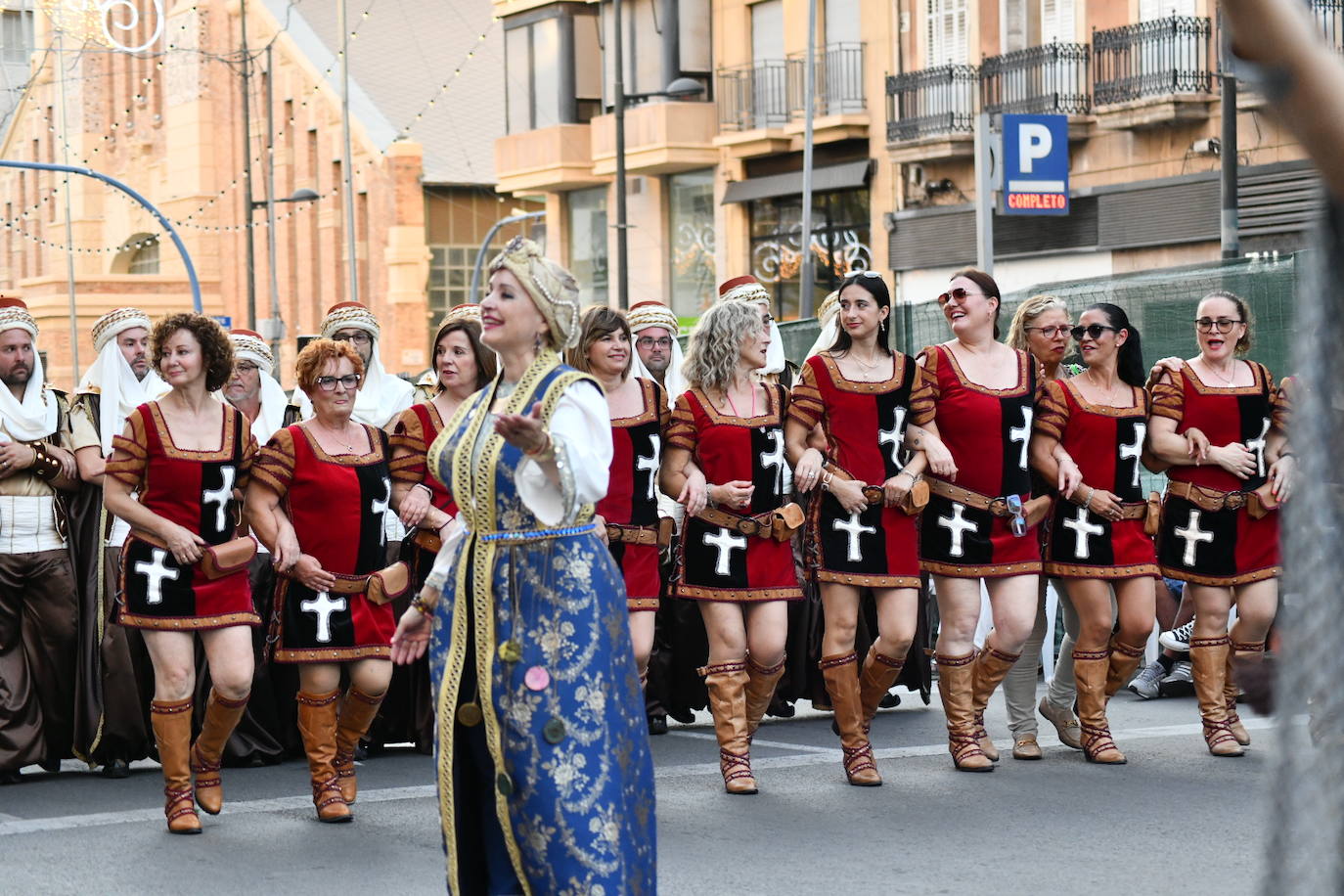 Música y arte del mundo en el Desfile Folclórico Internacional de Alicante