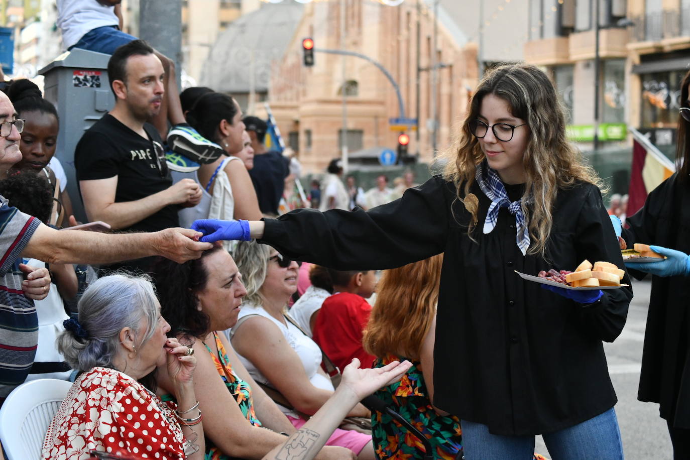 Música y arte del mundo en el Desfile Folclórico Internacional de Alicante