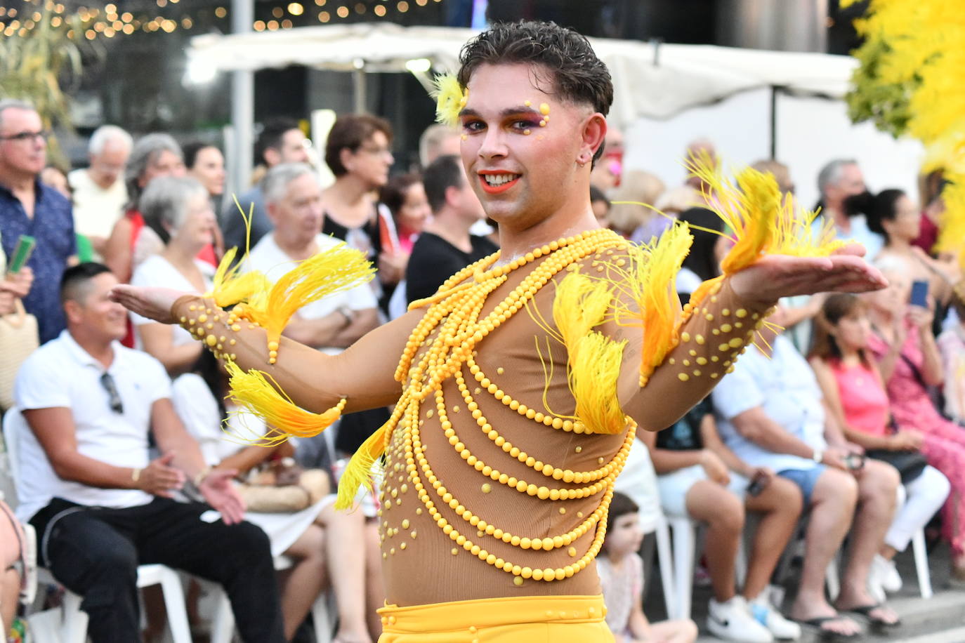 Música y arte del mundo en el Desfile Folclórico Internacional de Alicante