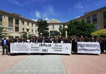 Los abogados de Alicante exigen que se reactive la Justicia tras meses de huelga