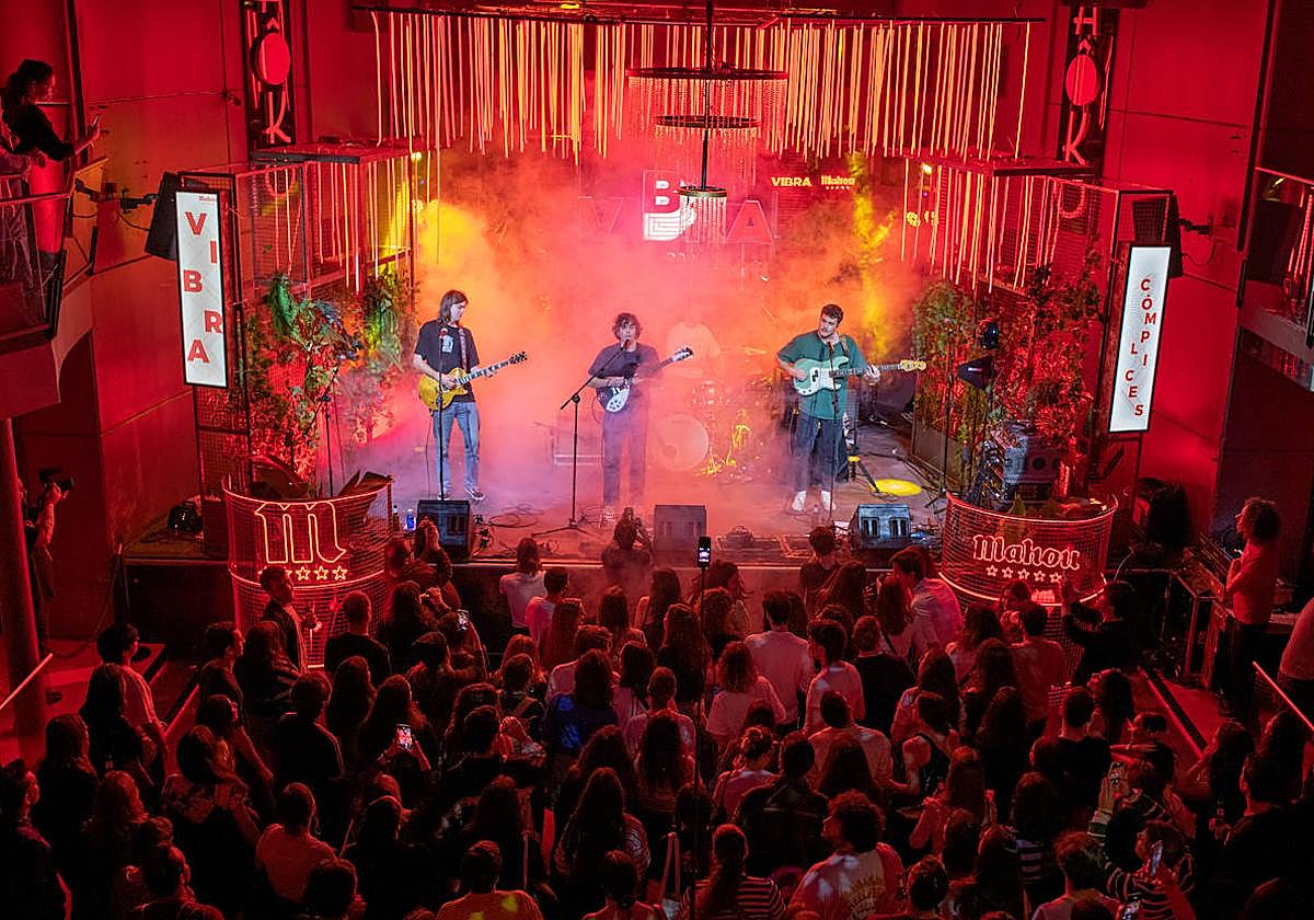 Actuación de Karavana.