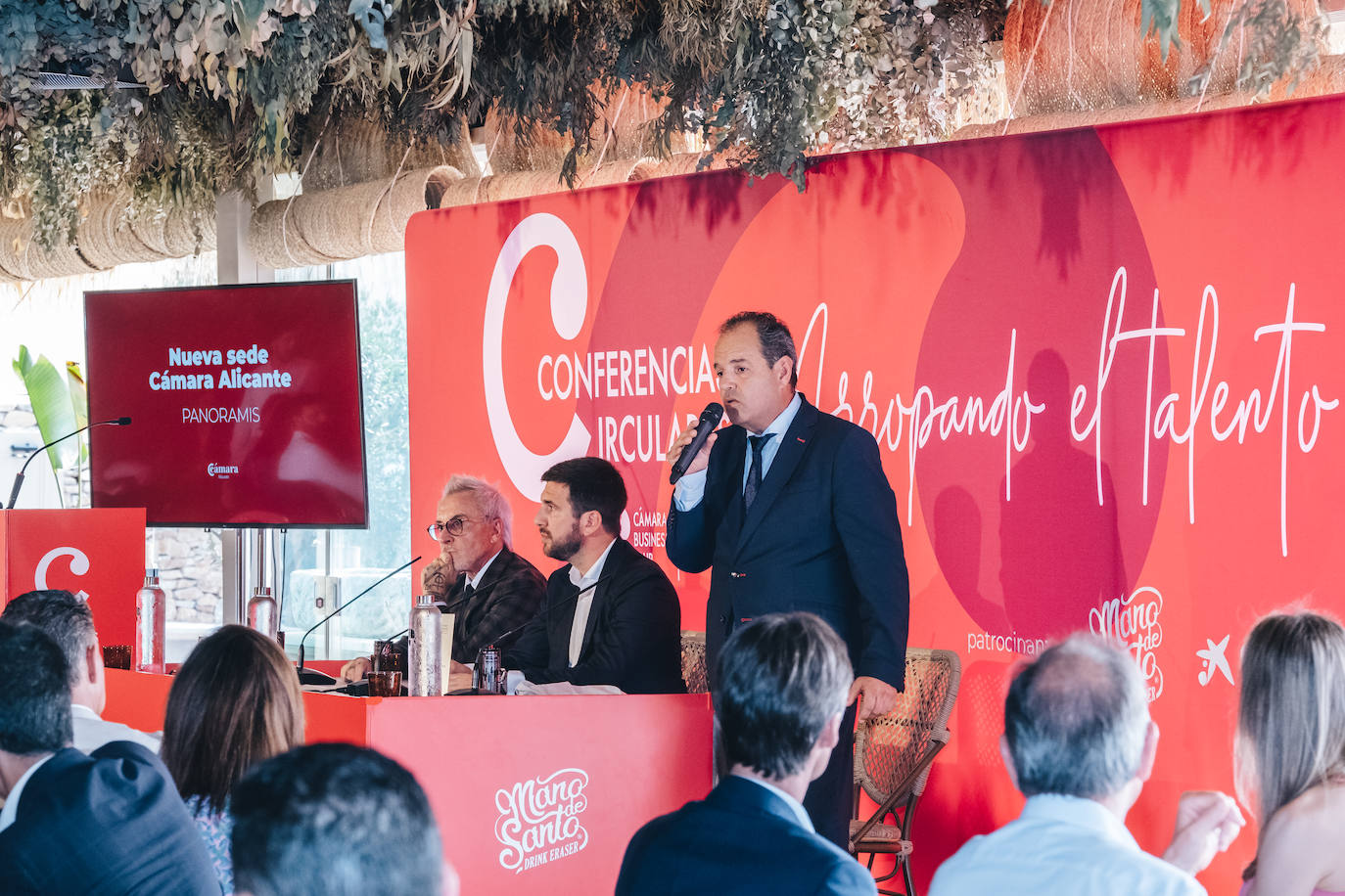 Enrique Riquelme debuta en el ciclo Conferencias Circulares de la Cámara de Alicante