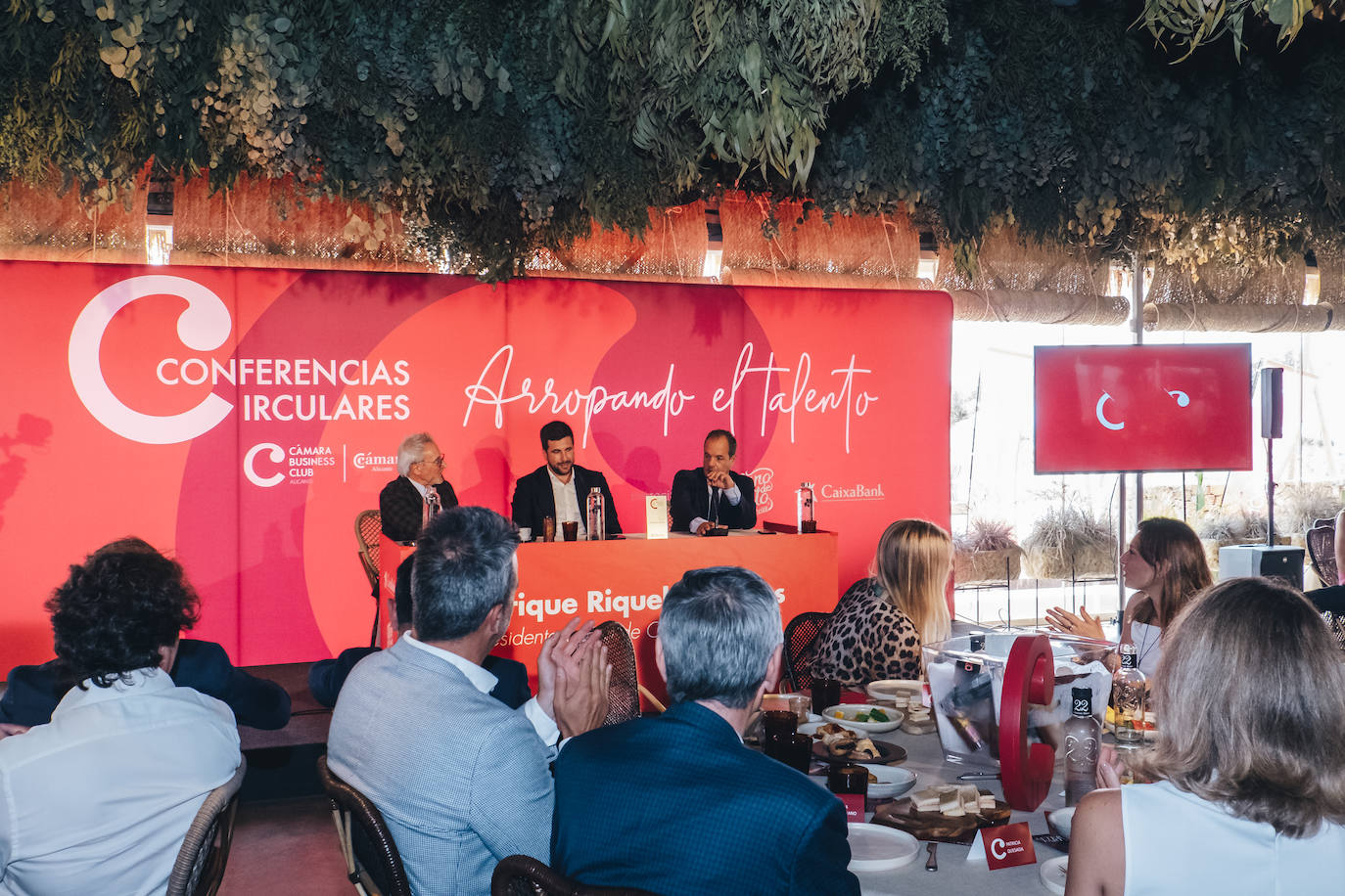 Enrique Riquelme debuta en el ciclo Conferencias Circulares de la Cámara de Alicante