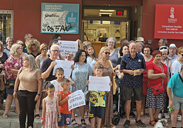 Manifestación frente al consultorio auxiliar de San Gabriel