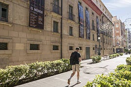 Teatro Principal de Alicante visto desde la calle Castaños.