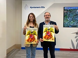 Presentación del programa de festejos a cargo de la edil de Fiestas y el presidente de la Asociación de MyC de Elche.