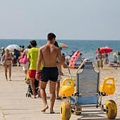 El servicio de playas accesibles de Alicante ya está en marcha