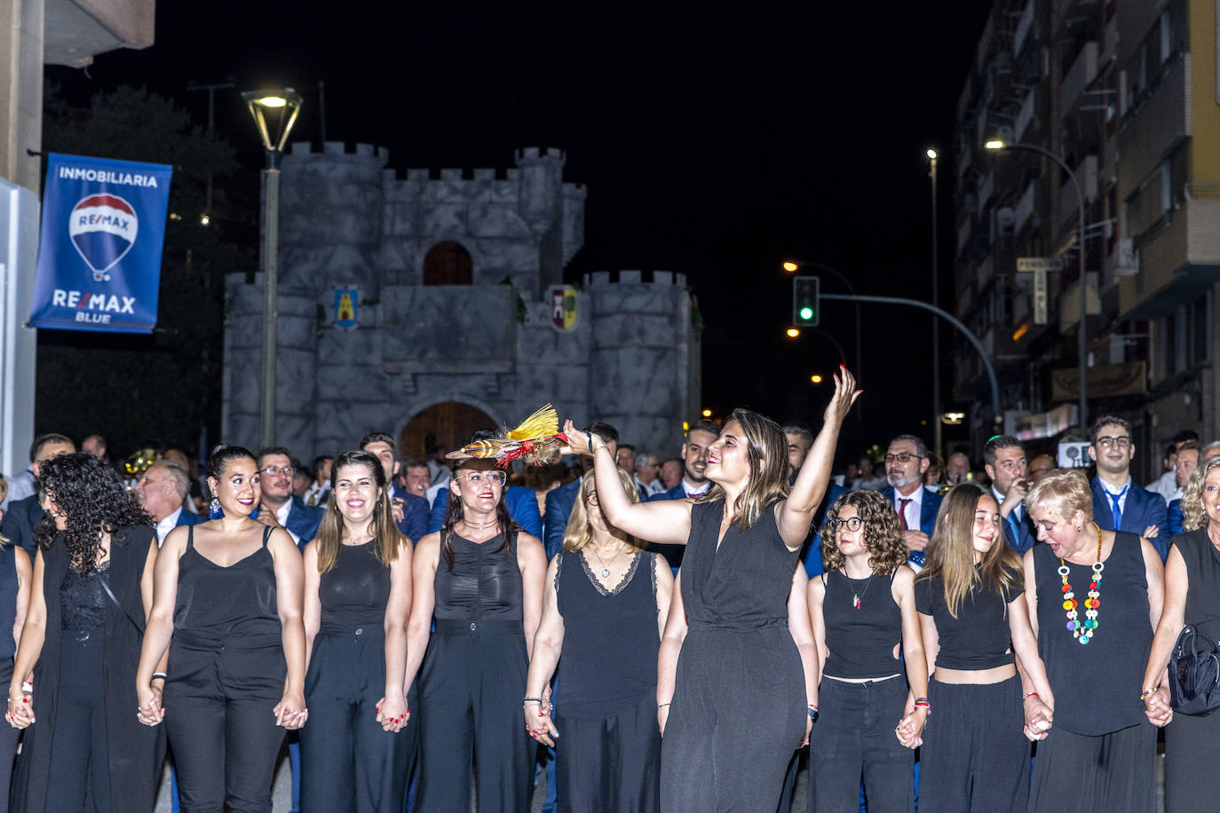 Los festeros de San Blas pasean la música por las calles de Alicante
