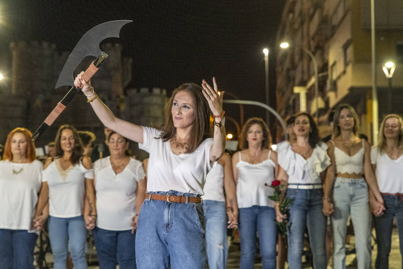 Los festeros de San Blas pasean la música por las calles de Alicante
