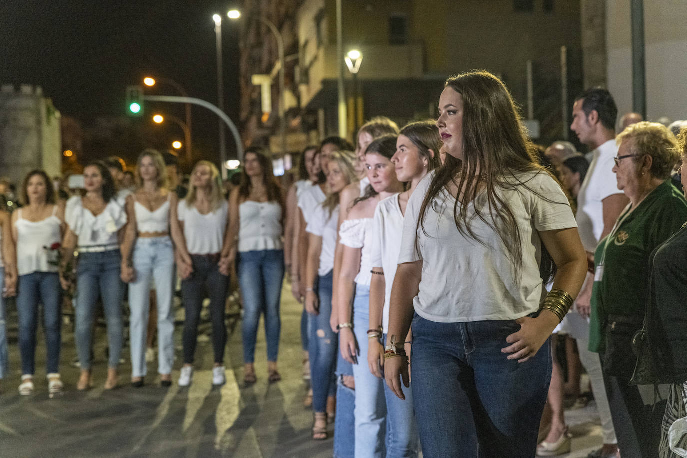 Los festeros de San Blas pasean la música por las calles de Alicante