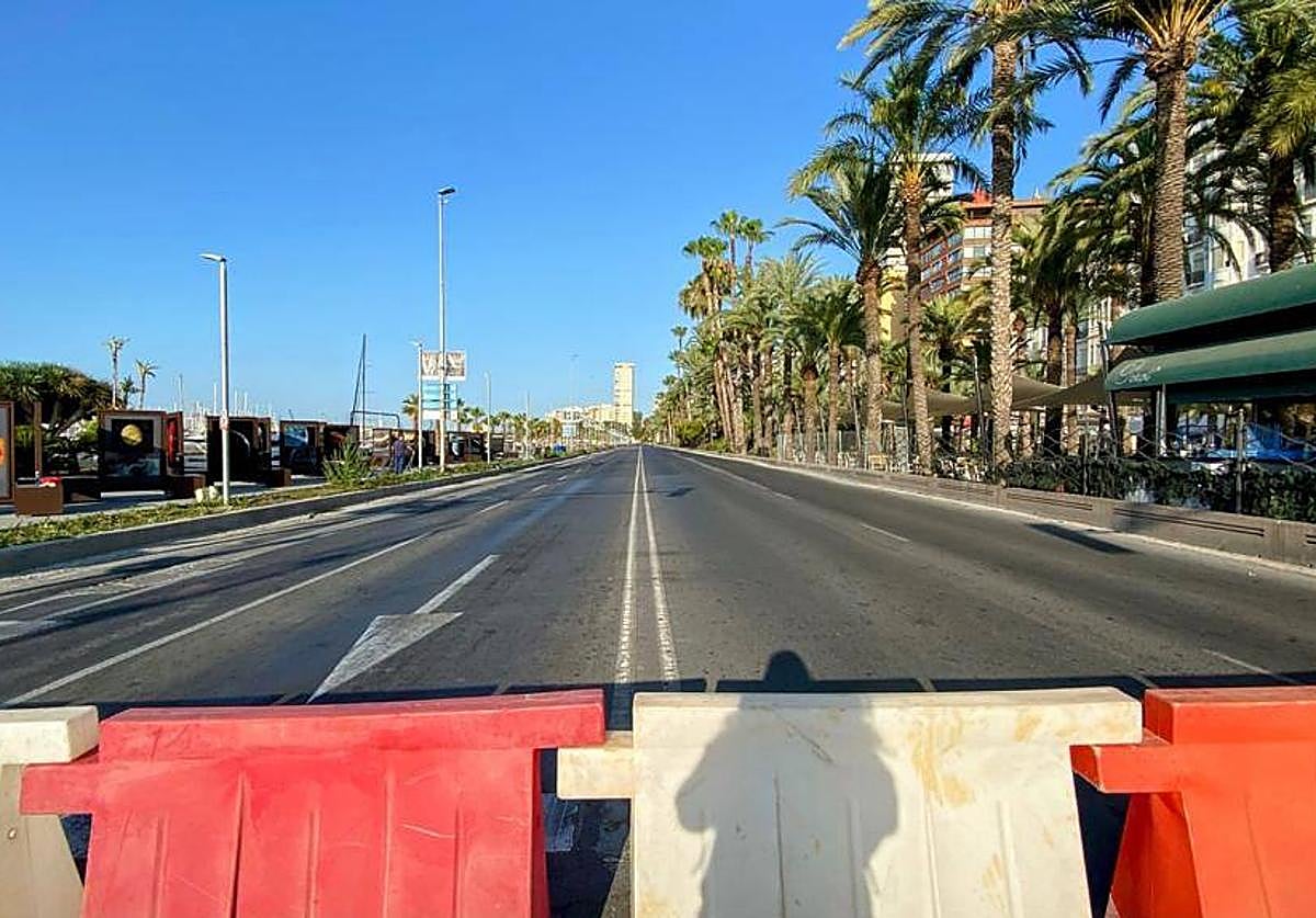 El paseo del puerto, sin coches.