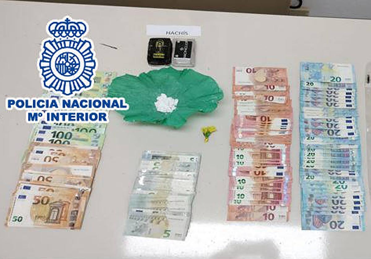 Efectivos decomisados en la operación.