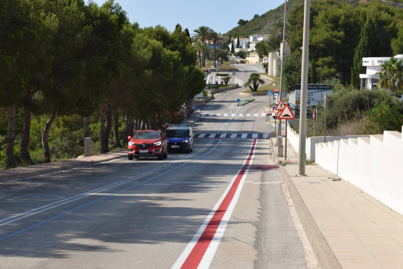 Imagen secundaria 1 - Las nuevas mejoras viales con las que cuenta Benintatxell desde este verano.