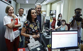 Rebeca Torró al centro de la imagen, futura síndica del PSPV.