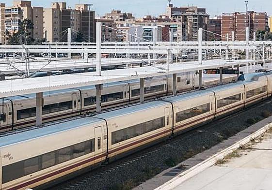 Trenes en la estación de Alicante.