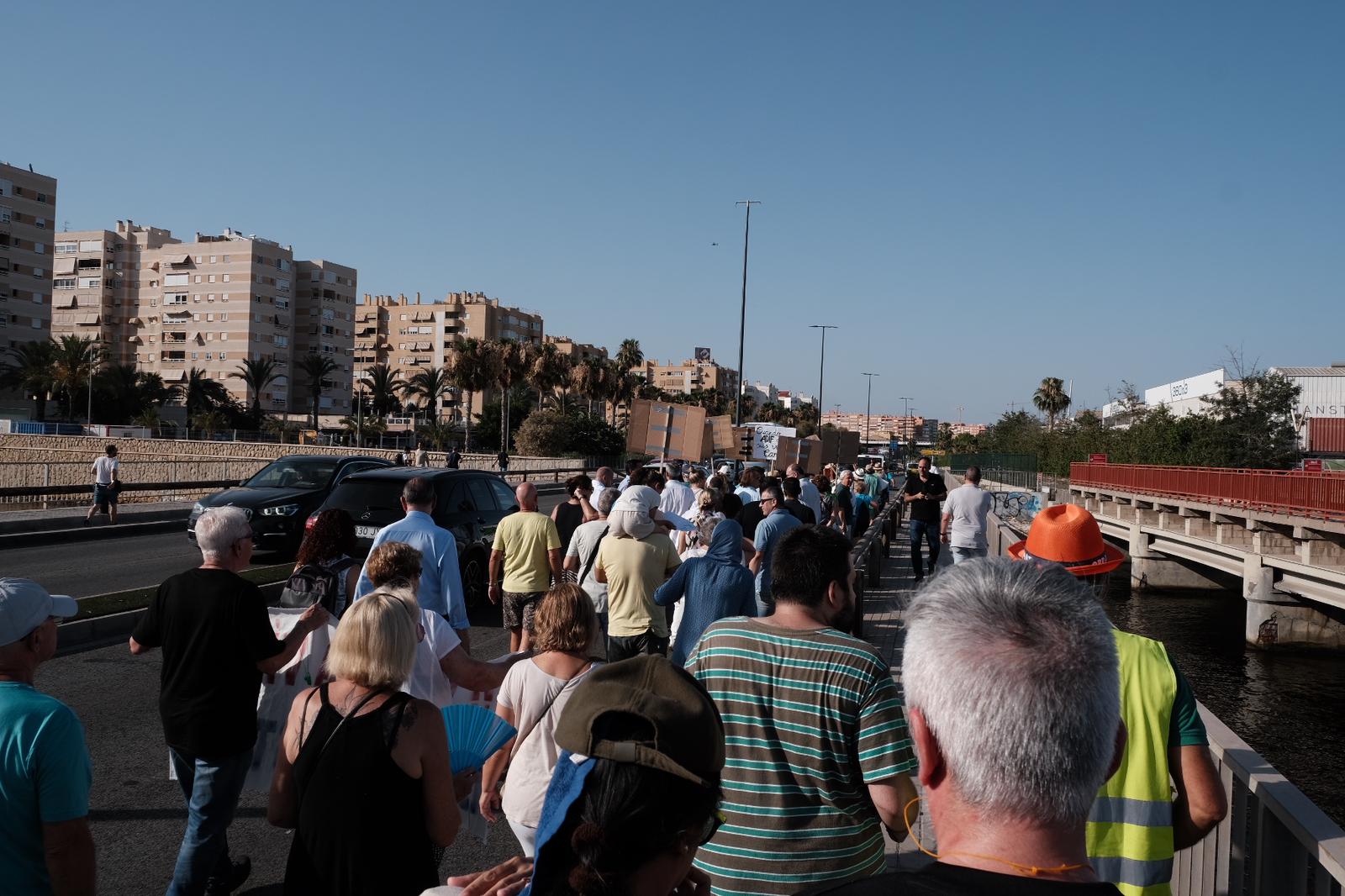 Las mejores imágenes de la manifestación por la variante de Torrellano