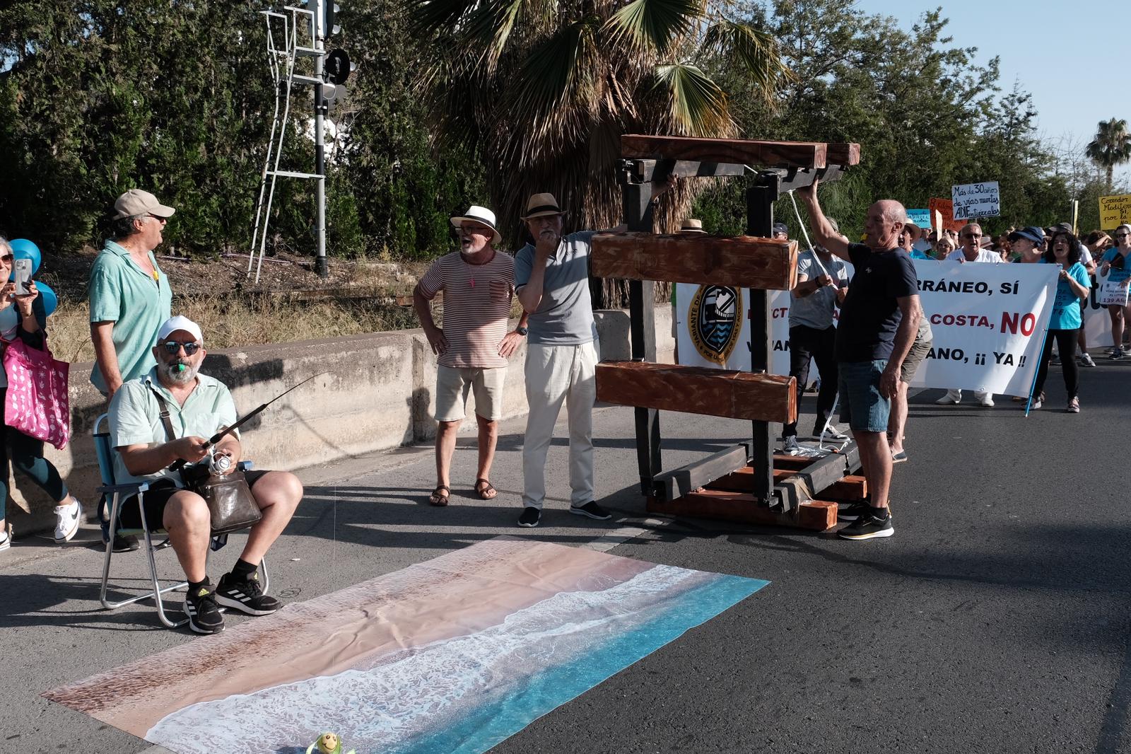 Las mejores imágenes de la manifestación por la variante de Torrellano