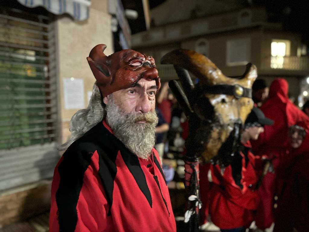 Un multitudinario &#039;correfocs&#039; da la salida a las fiestas de la Virgen del Carmen en El Campello