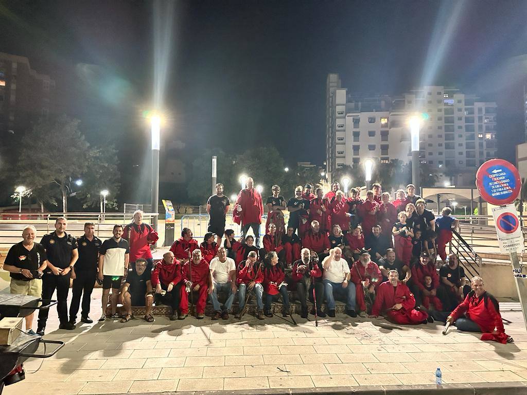 Un multitudinario &#039;correfocs&#039; da la salida a las fiestas de la Virgen del Carmen en El Campello