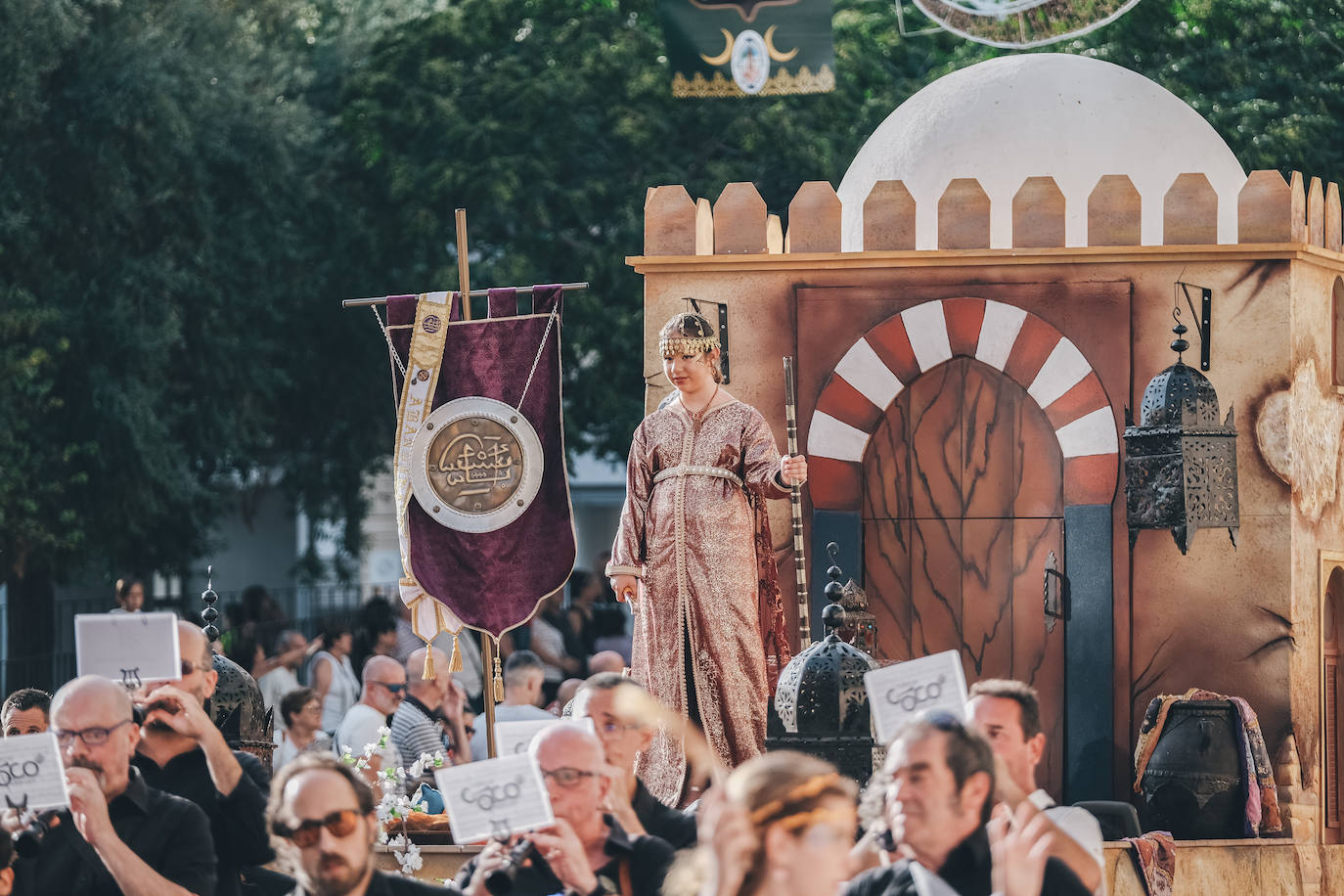 La Entrada Mora de San Blas deslumbra a los alicantinos