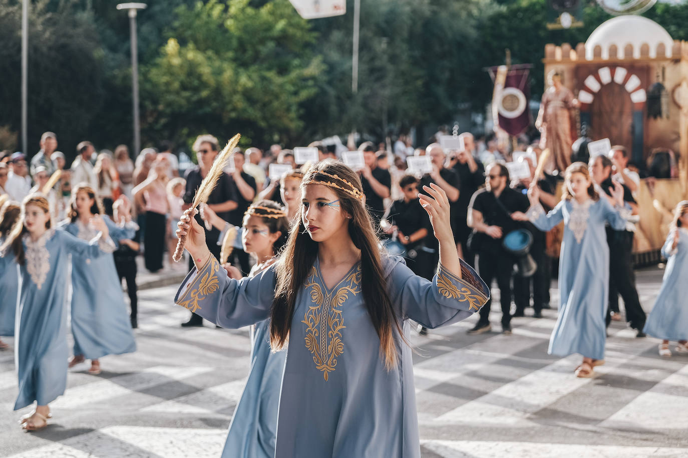 La Entrada Mora de San Blas deslumbra a los alicantinos