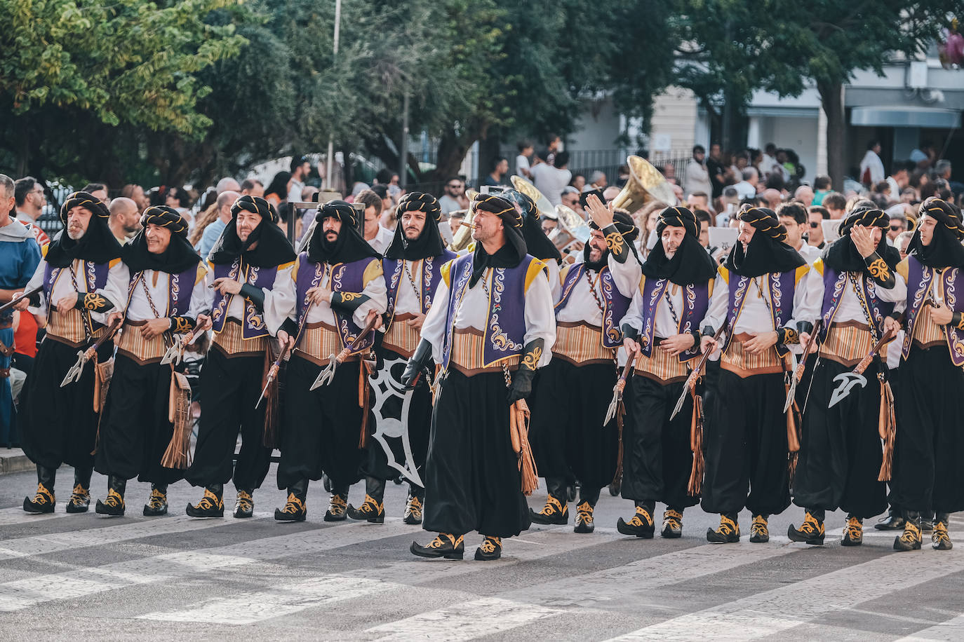 La Entrada Mora de San Blas deslumbra a los alicantinos