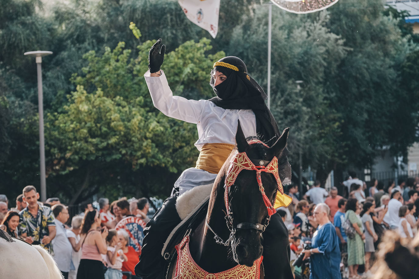 La Entrada Mora de San Blas deslumbra a los alicantinos