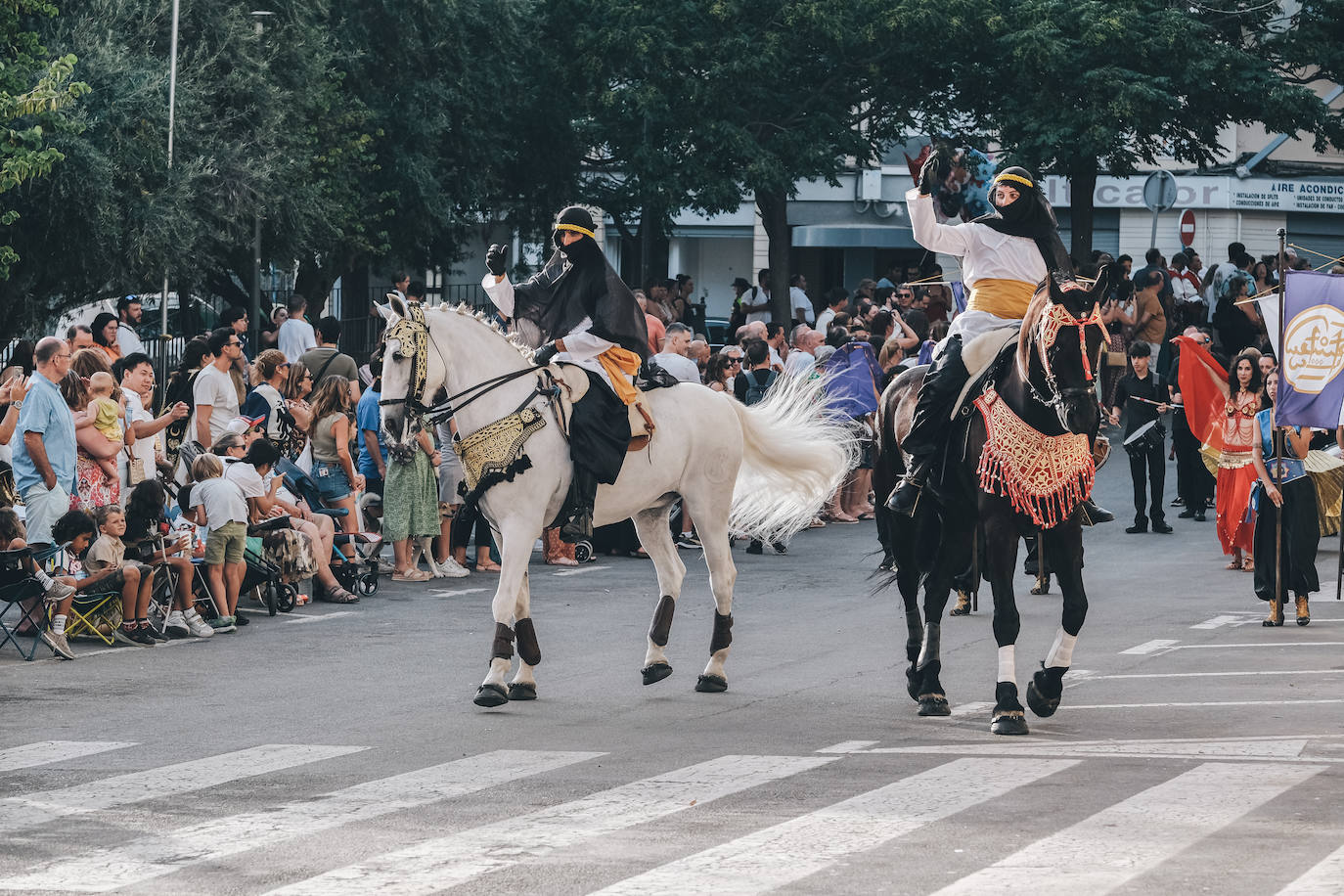 La Entrada Mora de San Blas deslumbra a los alicantinos
