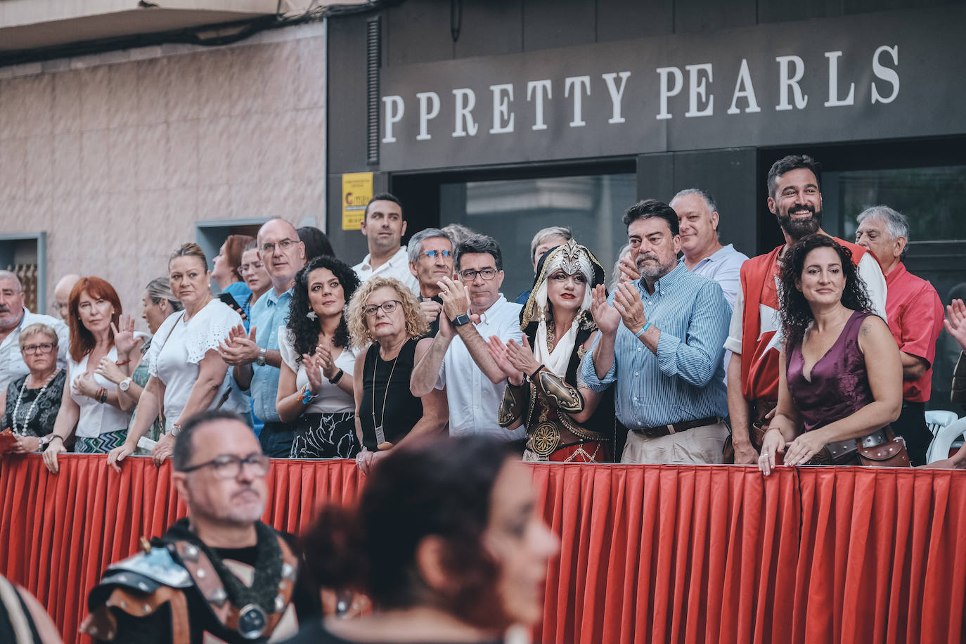 La Entrada Mora de San Blas deslumbra a los alicantinos