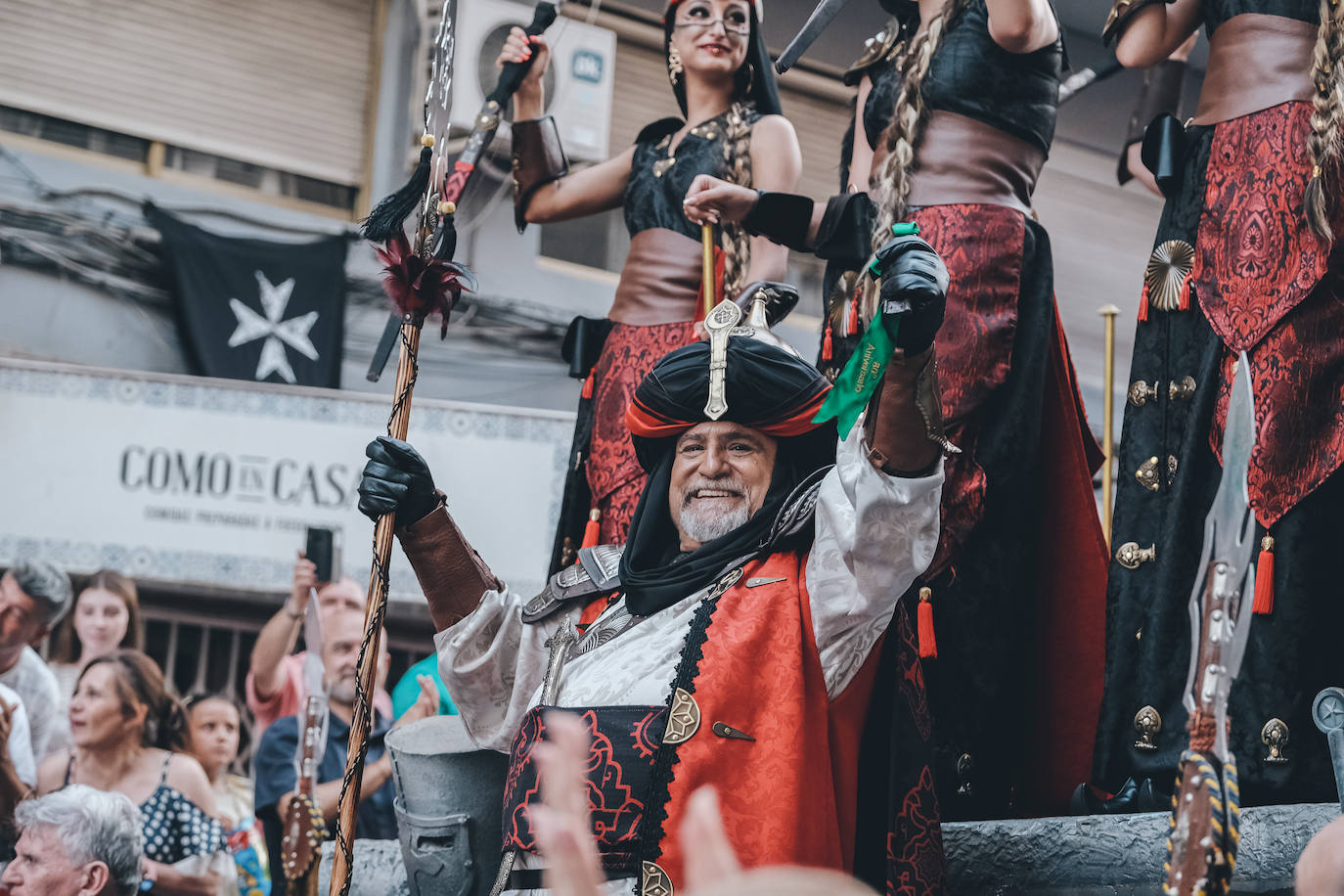 La Entrada Mora de San Blas deslumbra a los alicantinos
