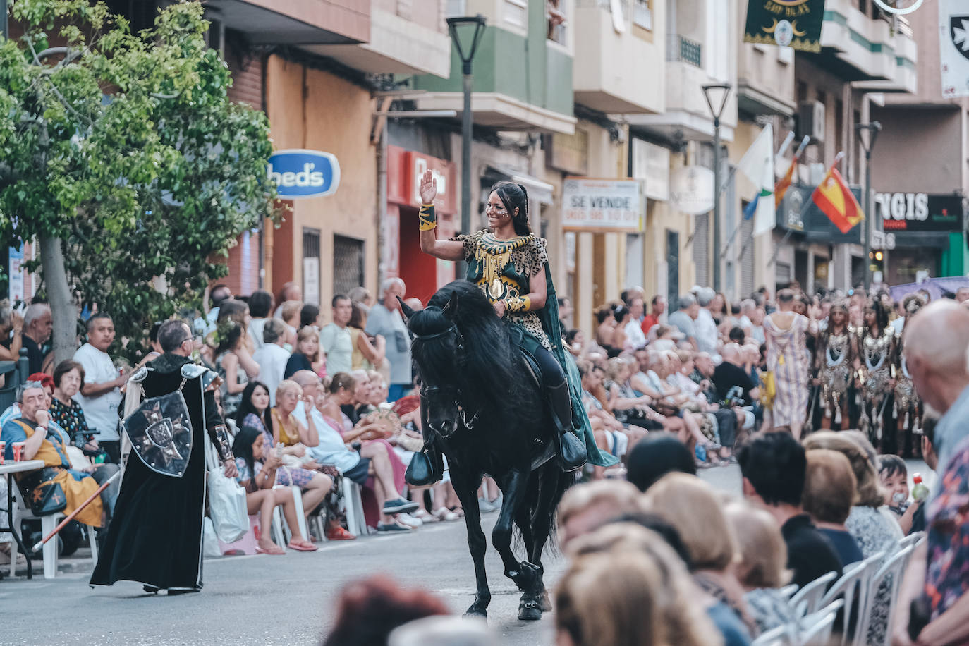 La Entrada Mora de San Blas deslumbra a los alicantinos