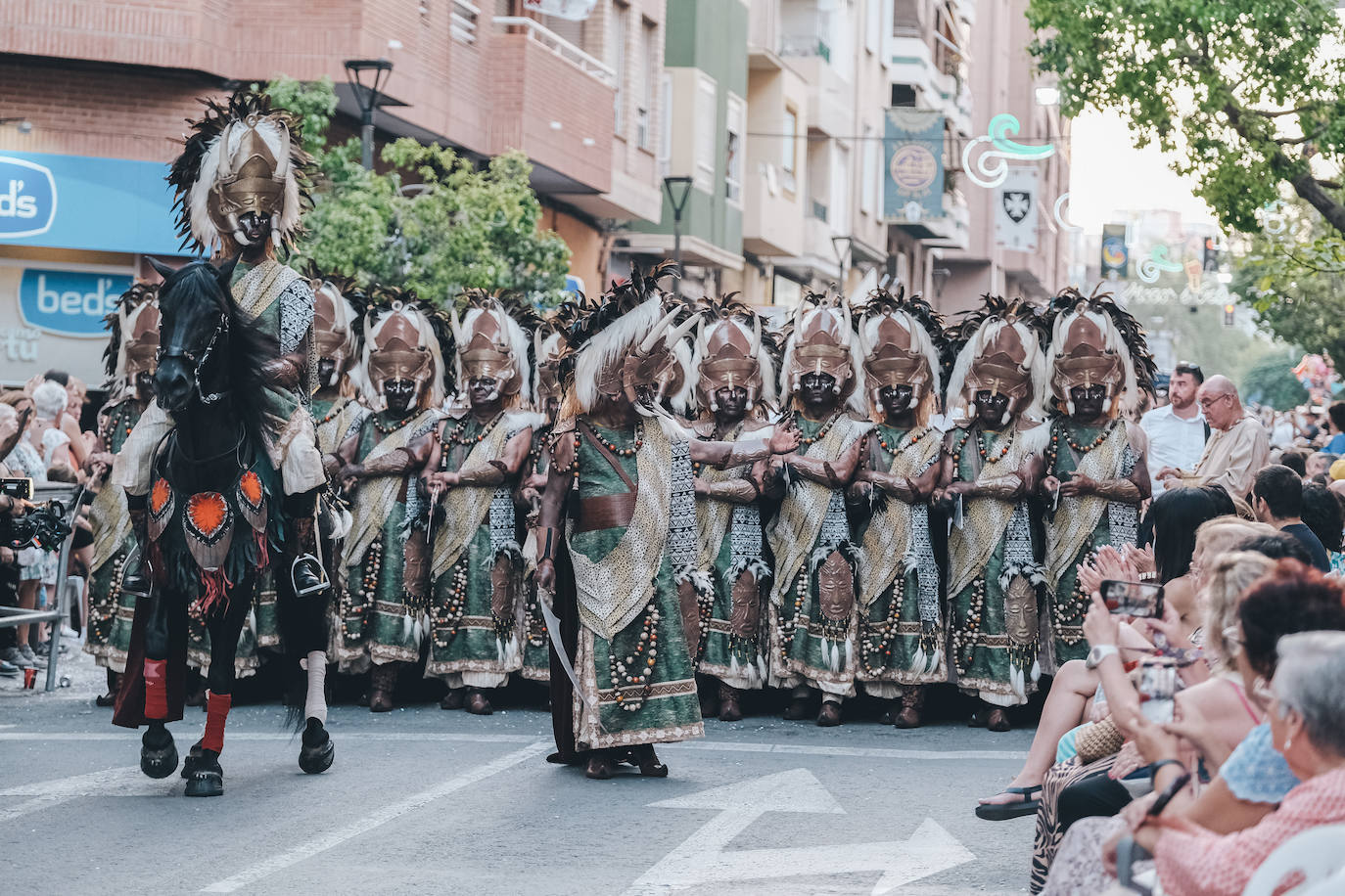 La Entrada Mora de San Blas deslumbra a los alicantinos