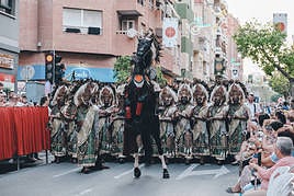 La Entrada Mora de San Blas deslumbra a los alicantinos