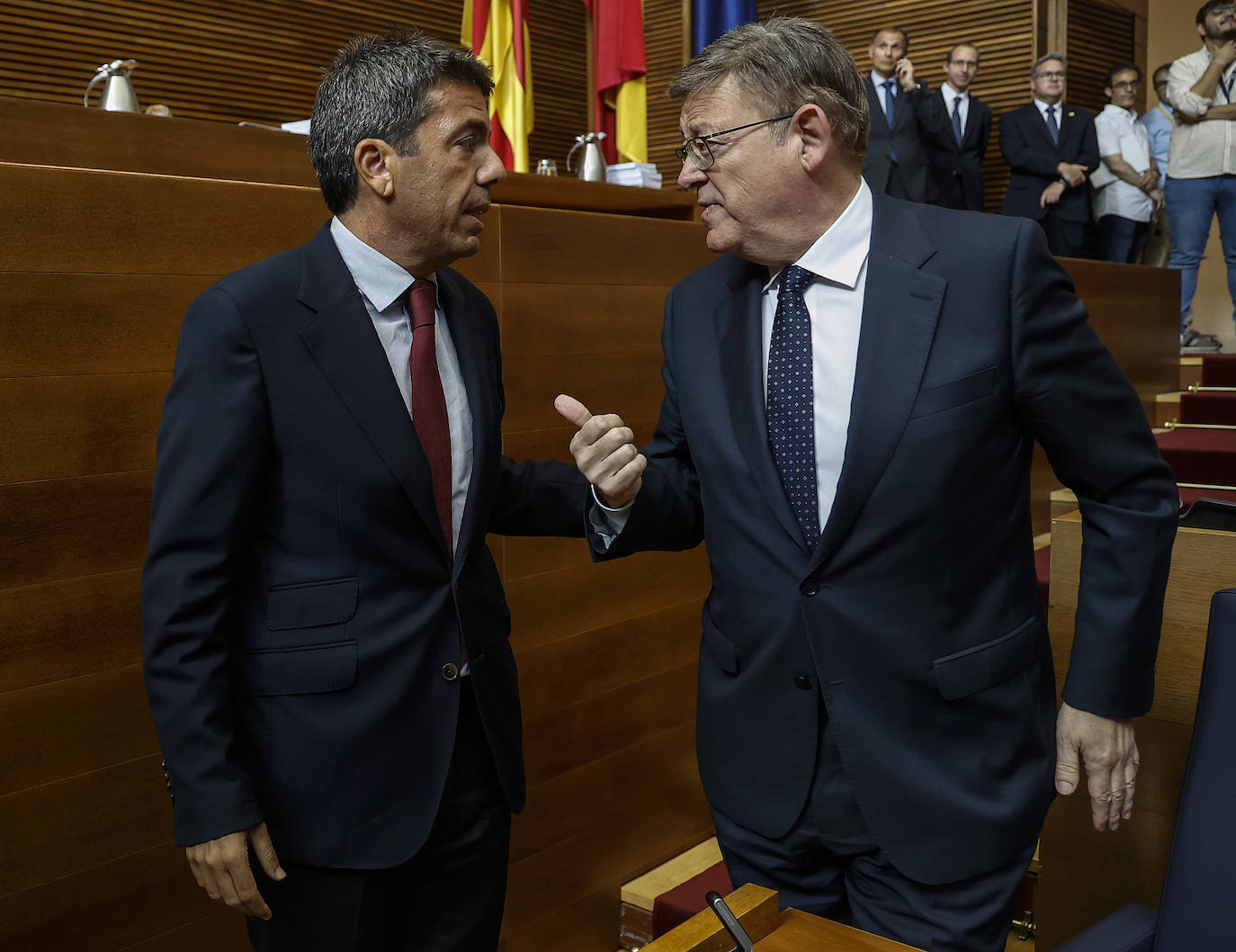 Mazón y Puig durante la constitución de la XI Legislatura de Les Corts de Valenciana.