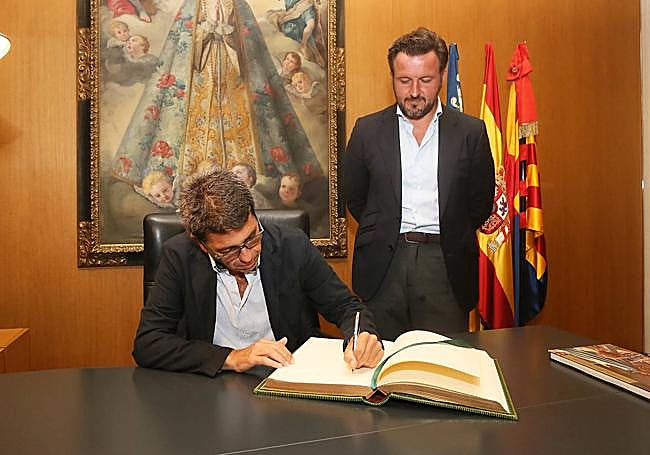 Mazón y Ruz en Elche con motivo de la presentación de 'Canelobre 74'.